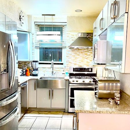 Lga Airport 3 Mins, 3 Bedroom Duplex House, Parking And Private Backyard, 9Mins Subway! นิวยอร์ก ภายนอก รูปภาพ